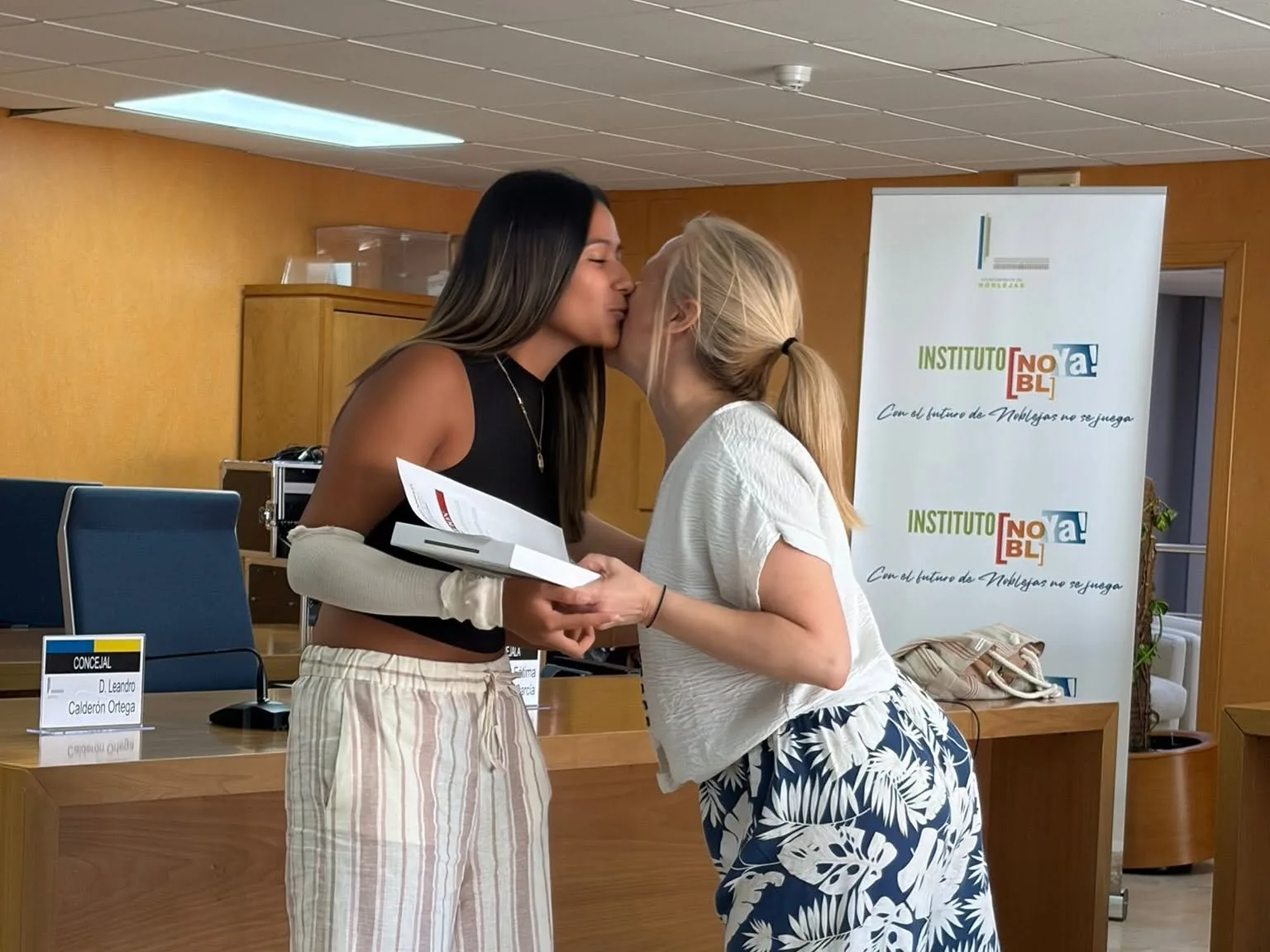 Entrega de tablets a jóvenes de Noblejas tras superar la EVAU 2026, imagen 13